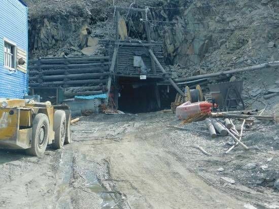 При обрушении породы на руднике в Якутии погиб шахтер