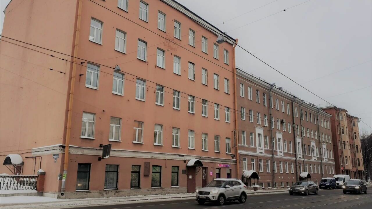 Блокадники записали обращение против сноса школы Ольги Берггольц в Петербурге