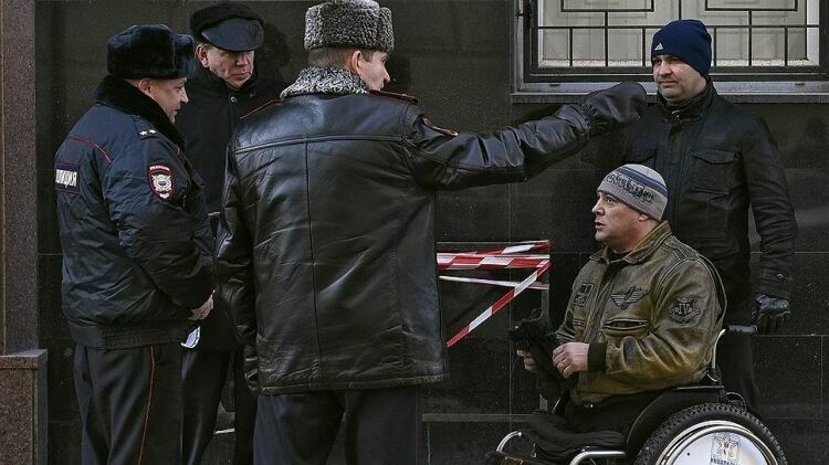 Центр «Русь» выкинул почти 200 инвалидов на улицу