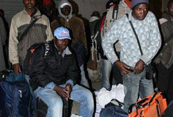 Итальянские власти увозят африканцев подальше от мафии