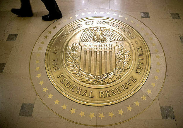 Решения ФРС поднимают мировой курс доллара