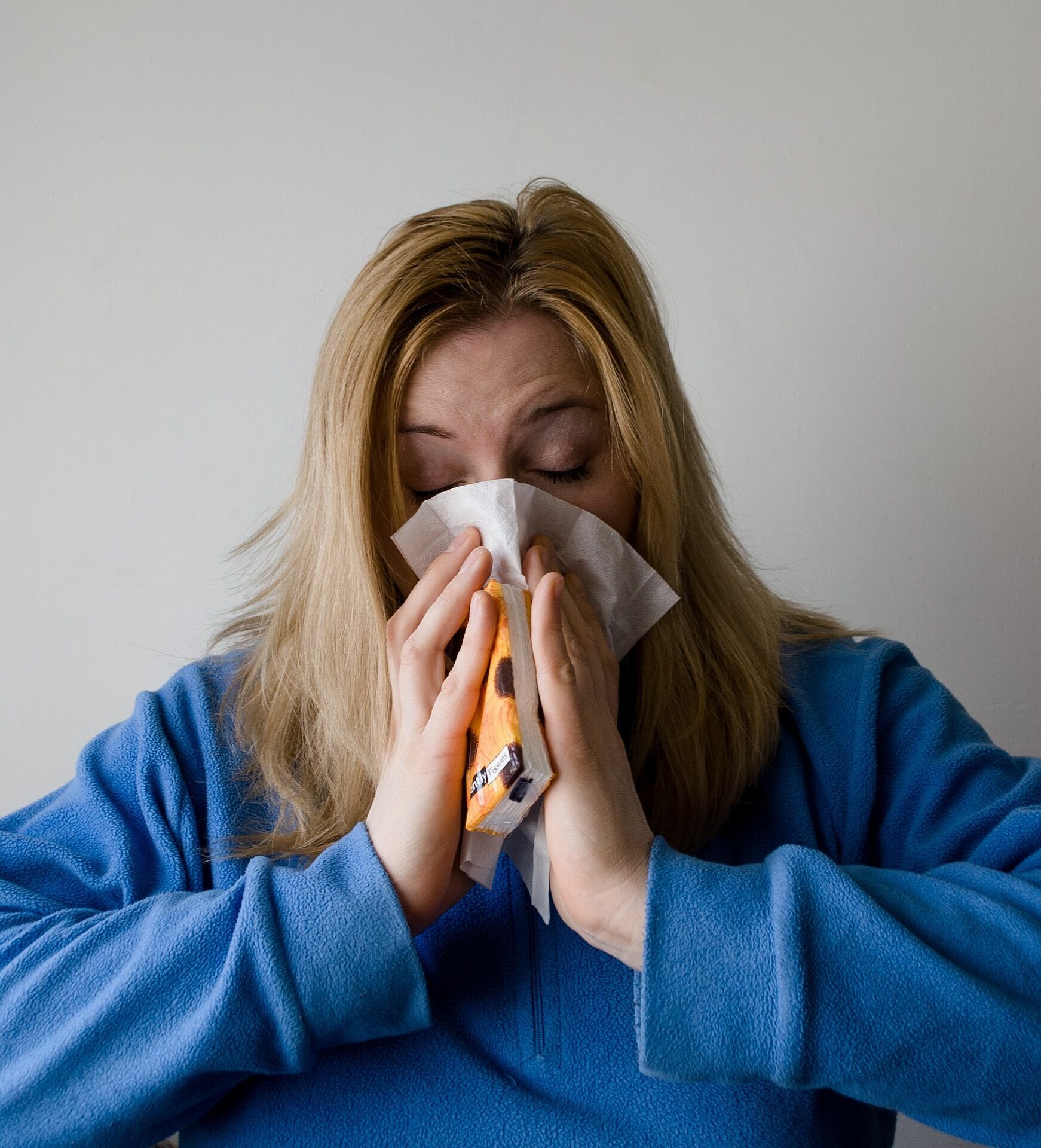 Академик РАН призвал врачей не путать симптомы COVID-19 с весенней аллергией