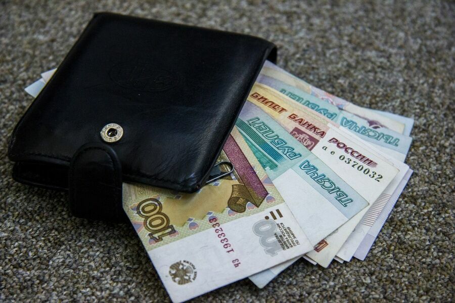 Половина россиян согласна зарабатывать меньше, если работа будет у дома