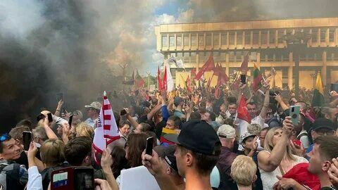 В Литве полиция применила слезоточивый газ для разгона акции против ковид-ограничений