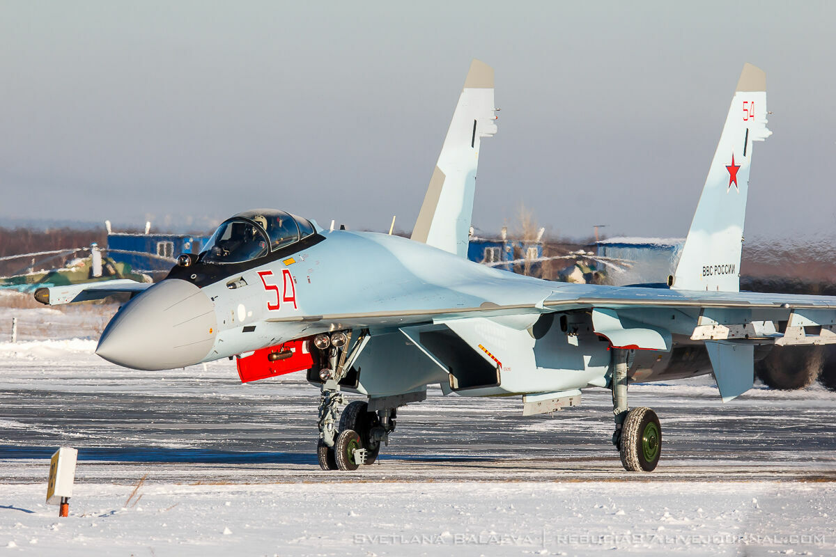 Первый юбилей: истребитель Су-35С имеет серьезные перспективы