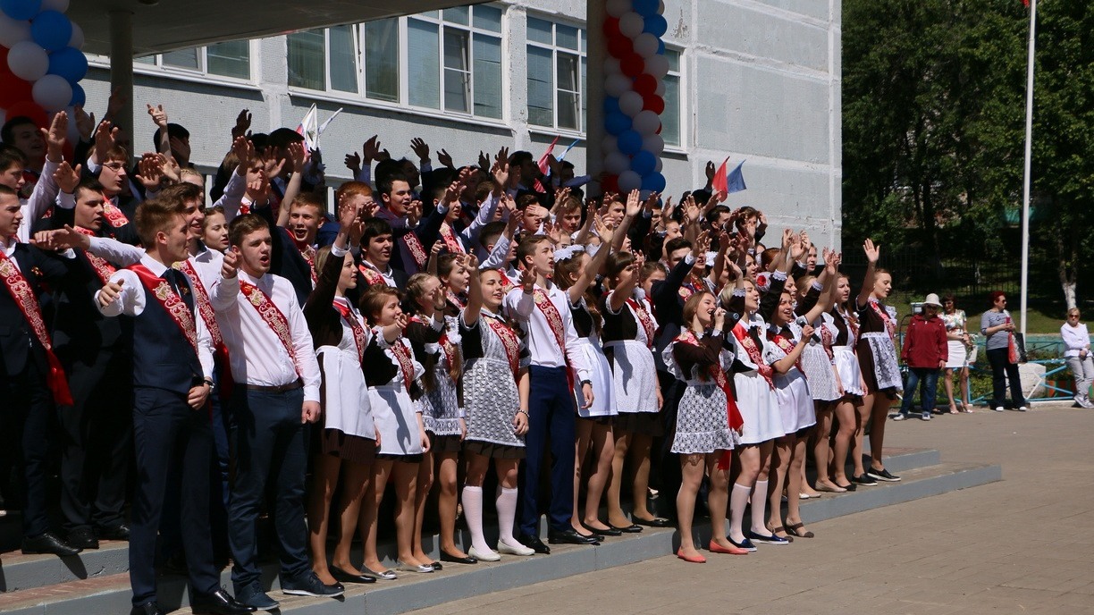 Школьные выпускные в Москве перенесли на 1 июля