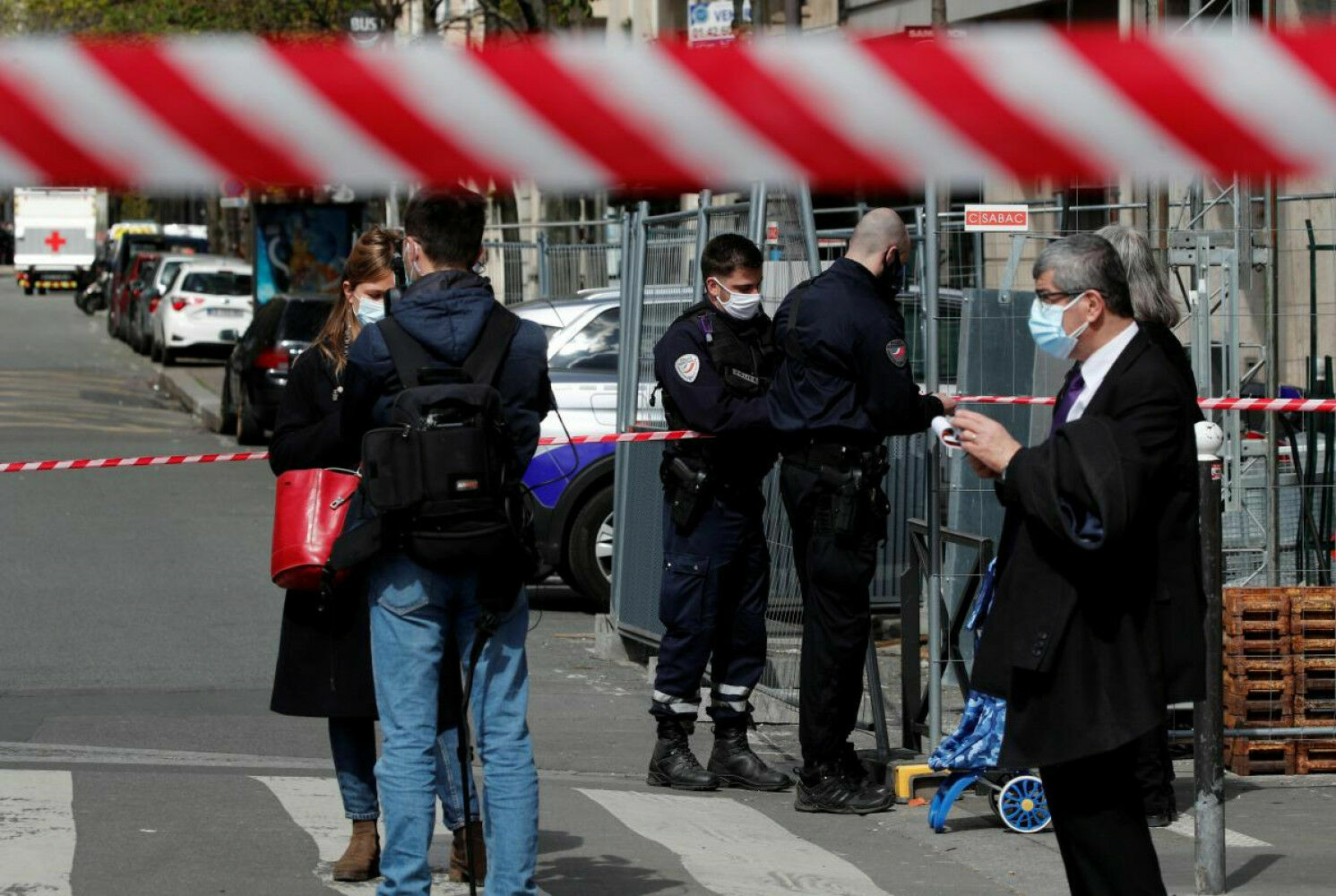 В Париже радикалов обвинили в подготовке к нападении на центры вакцинации