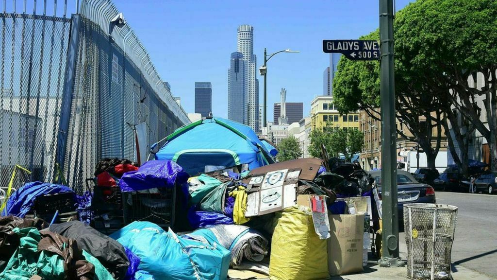Личный опыт: в Лос-Анджелесе бомжи везде, а город утопает в мусоре