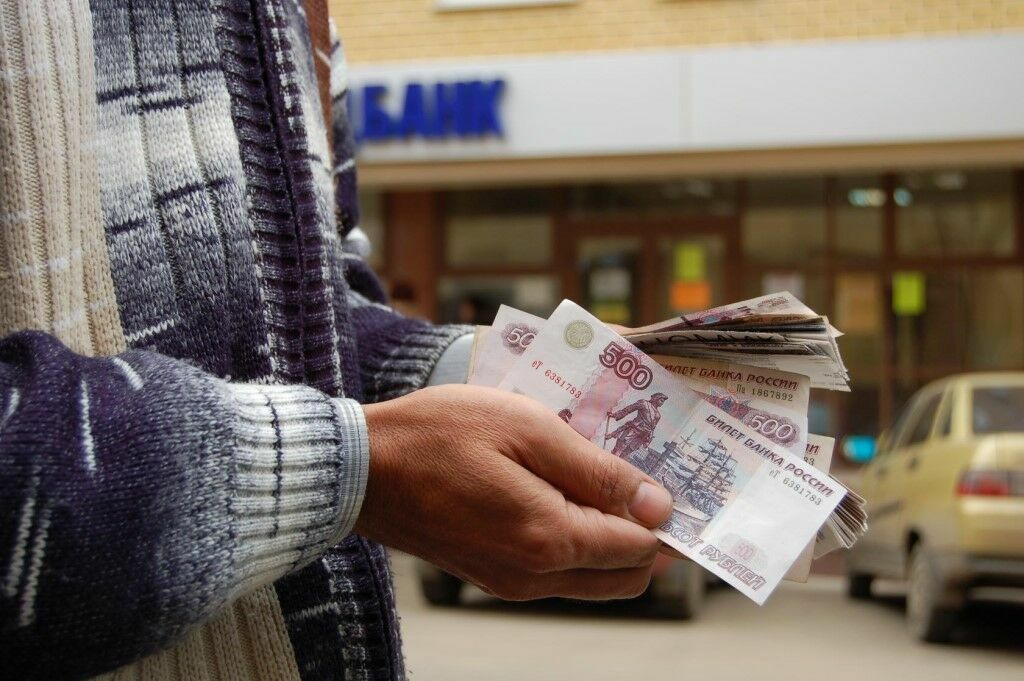 Более половины россиян имеют непогашенные кредиты