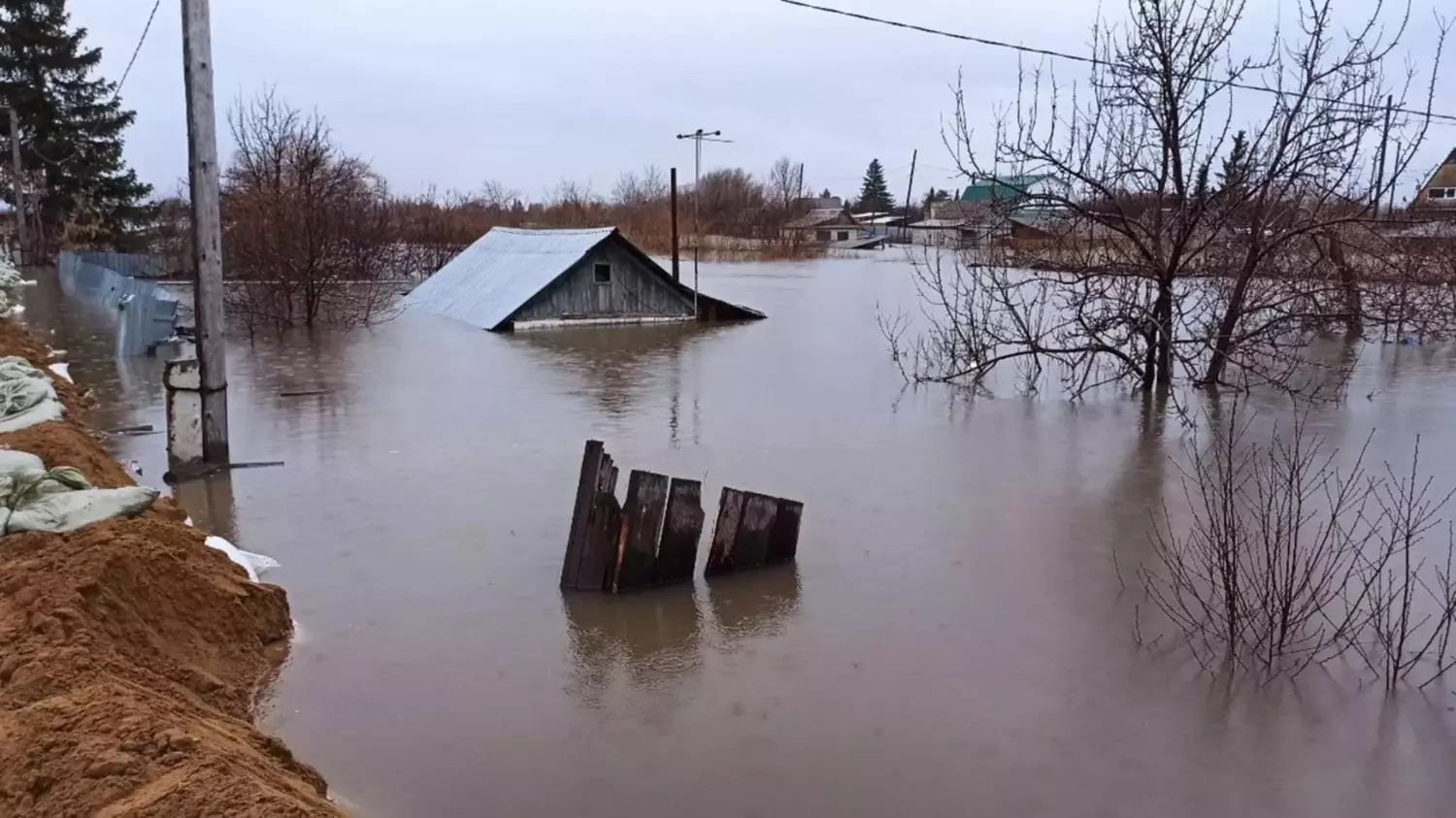 Шесть населенных пунктов в 4 районах Тюменской области отрезаны "большой водой"