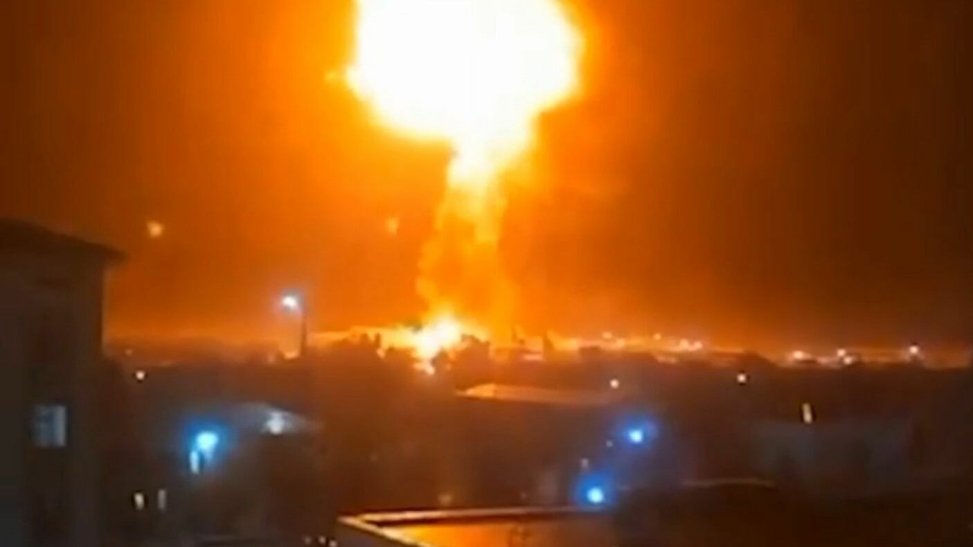 Мощный взрыв прогремел на станции сжиженного газа в Узбекистане (ВИДЕО)