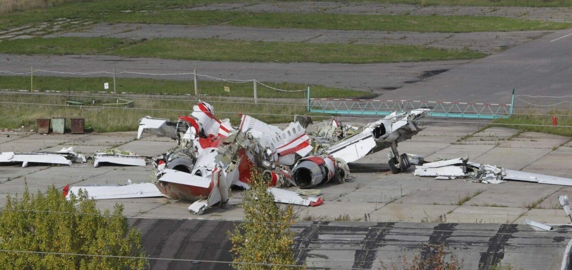 Авиакатастрофа 2010. Катастрофа ту-154 в Смоленске. Катастрофа под Смоленском ту-154. Катастрофа ту-154 в Смоленске 2010.