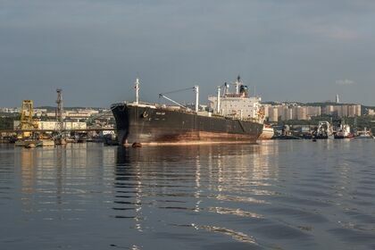 Экипаж арестованного в ОАЭ российского танкера подал сигнал SOS