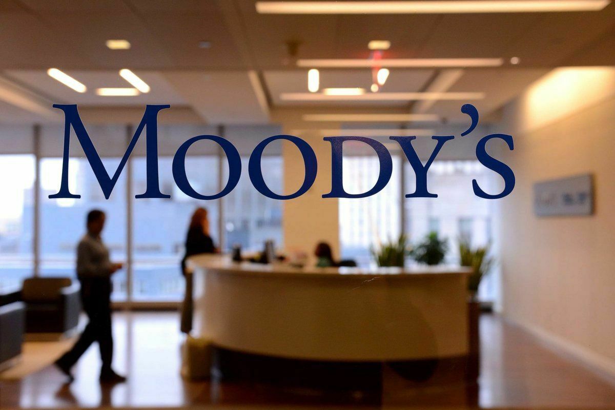 Moody's считает, что риск возникновения дефолта в России значительно увеличился