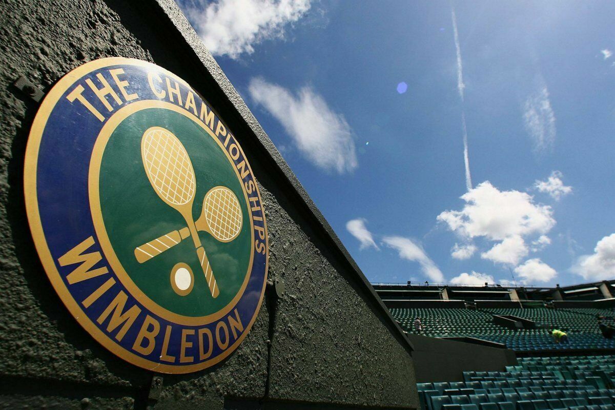 Российских теннисистов официально отстранили от Уимблдона