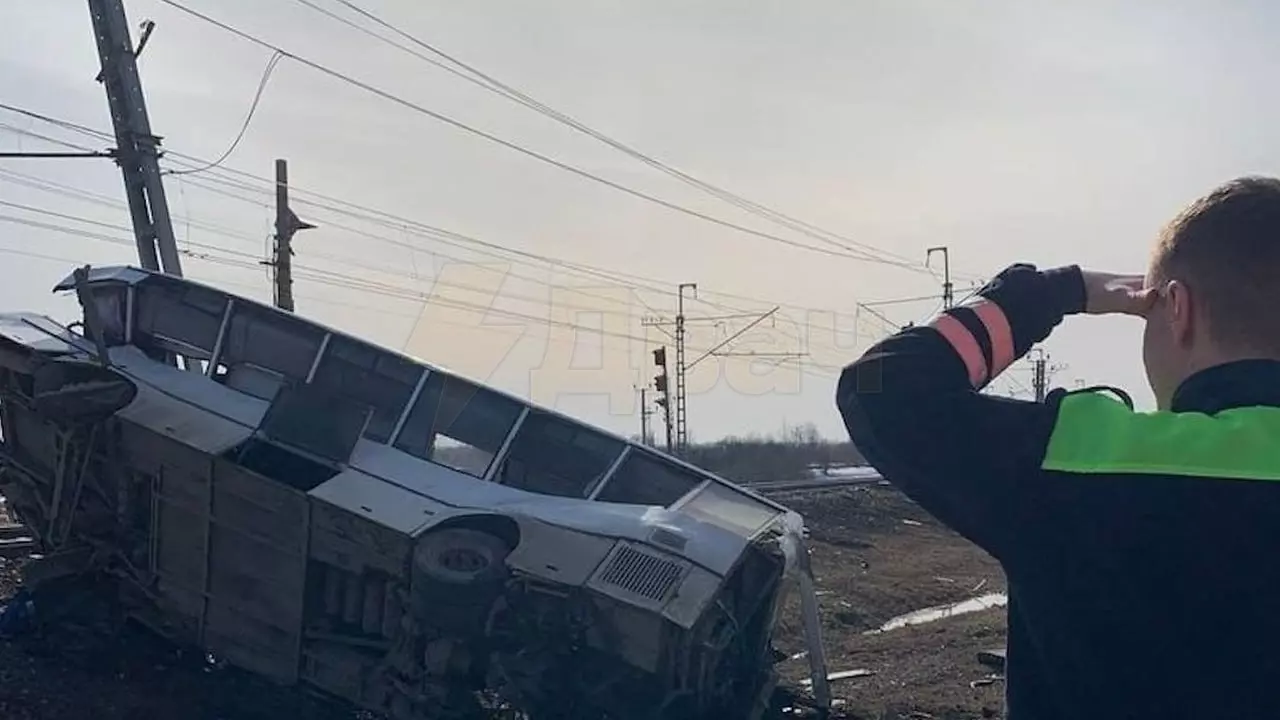 Восемь человек погибли в аварии с поездом под Переславлем