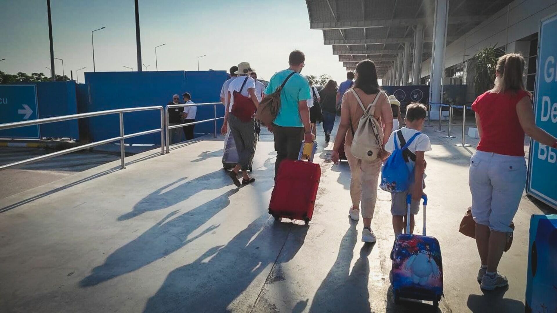 «Ромир»: 15% россиян заявили о готовности эмигрировать