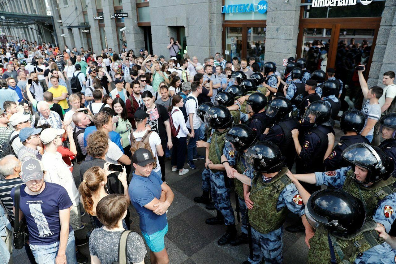 Тысячи россиян требуют прекратить уголовное дело о "массовых беспорядках"