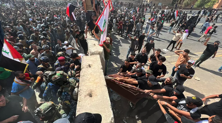 В Ираке протестующие два дня удерживают здание парламента