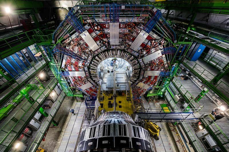 ЦЕРН, где открыли бозон Хиггса.
