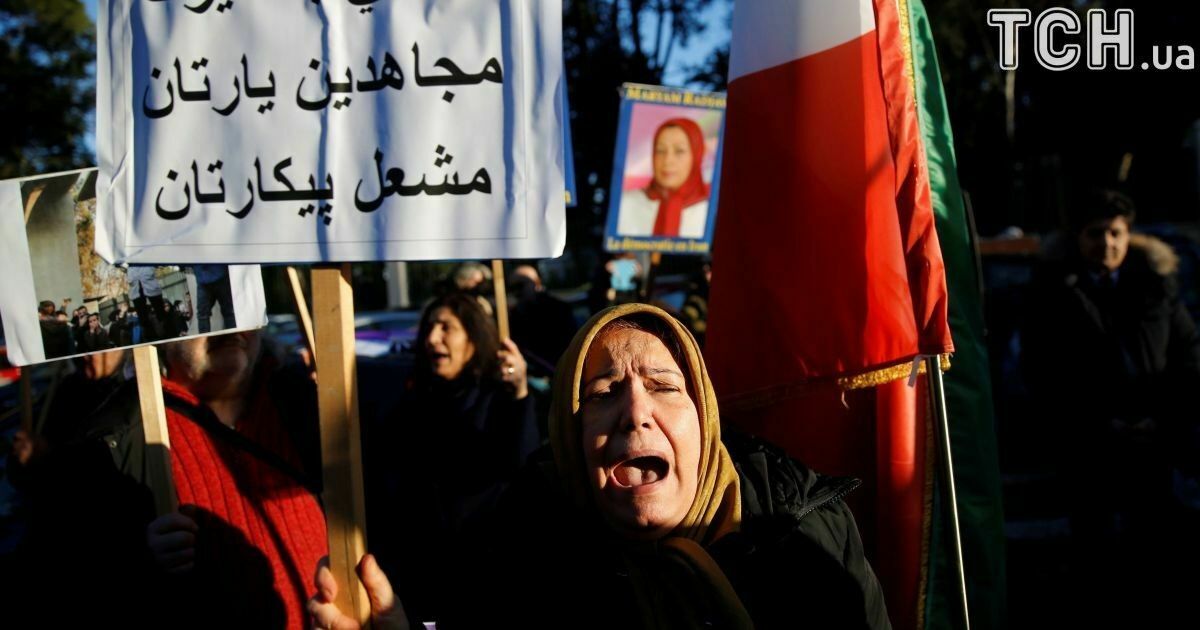 Протестующие в Иране кричат "Смерть России"