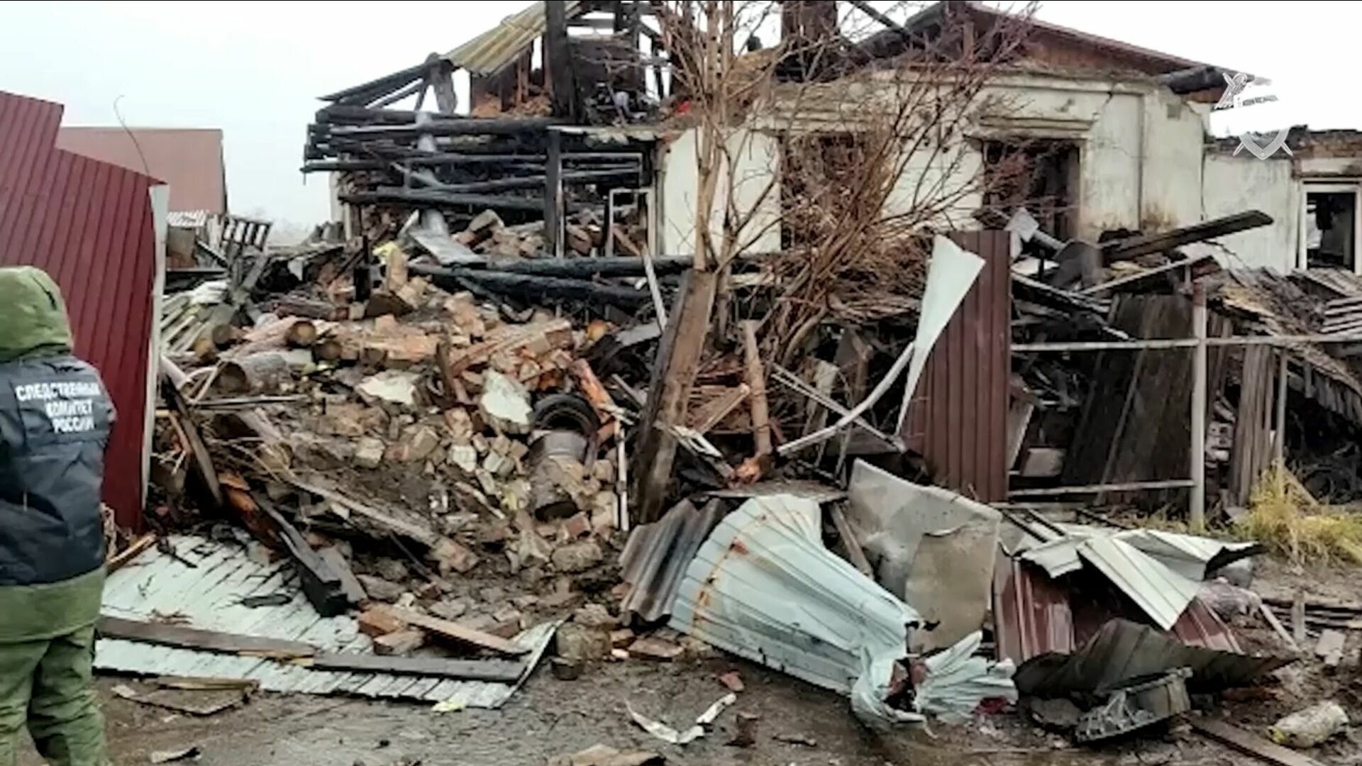 В доме в Иркутске, на который рухнул Су-30, прописаны восемь человек