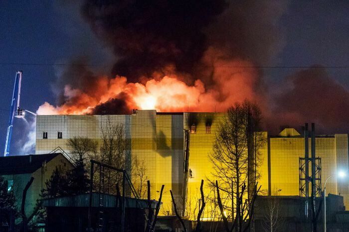 "Коробка смерти": пожар в торговом центре Кемерово унес жизни 64 человек