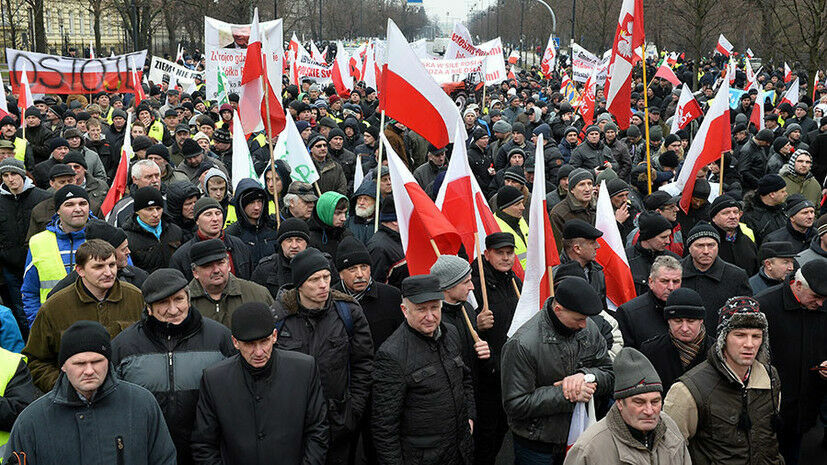 Протестующие фермеры парализовали движение в центре Варшавы