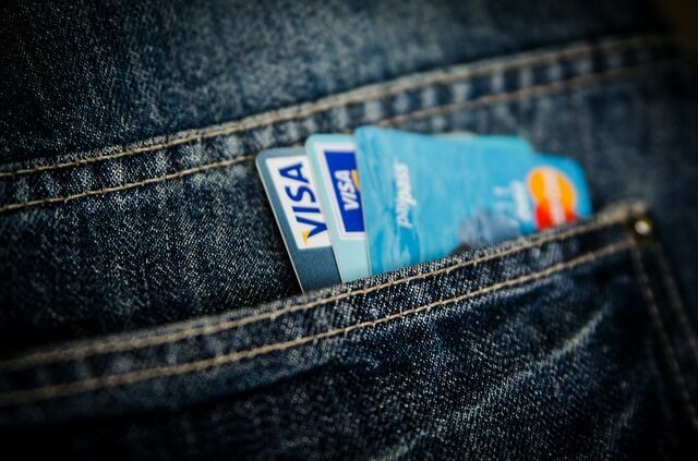 Сбербанк введет плату за снятие наличных для клиентов других банков