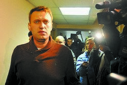 Навальный и Яшин получили по 15 суток за неповиновение полиции