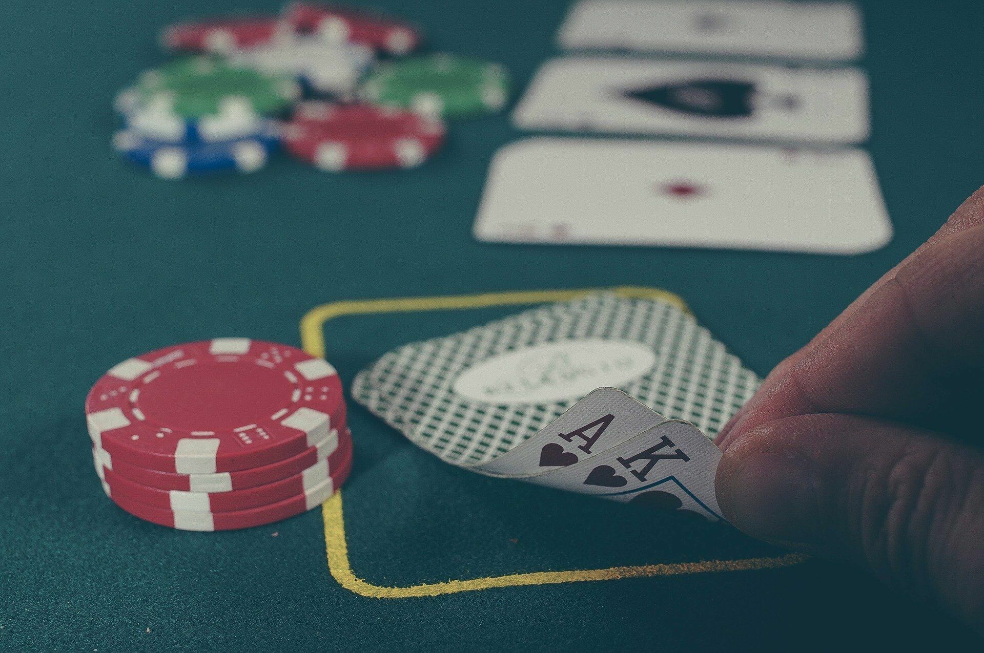 Сыграем? Питерский вуз организовал онлайн-обучение на покерской платформе