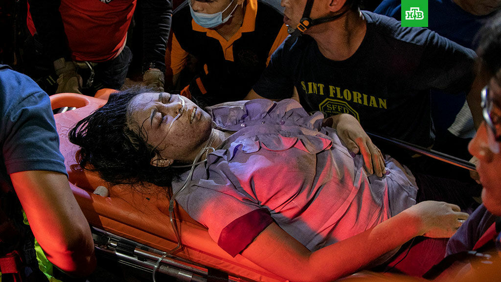 Более 40 человек погибли в результате мощного тайфуна на Филиппинах