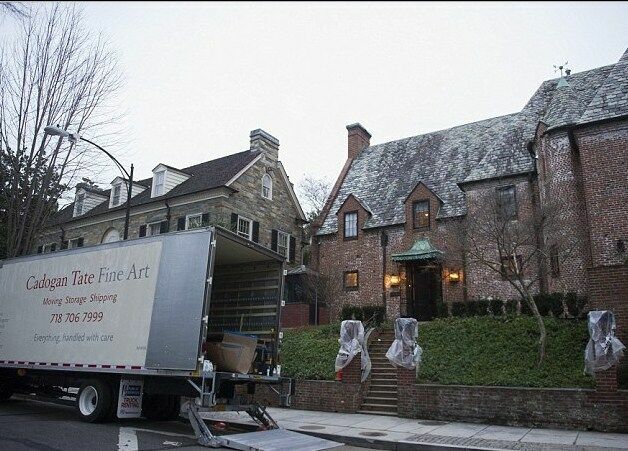 Обама начал перевозить вещи в свою новую резиденцию (фото)