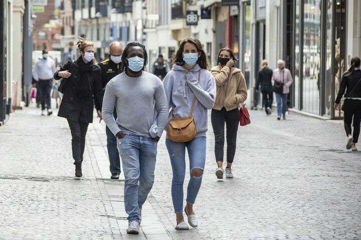 Власти Франции заявили о возможной скорой отмене коронавирусных ограничений