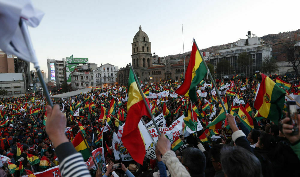В Боливии протестующие захватили редакции государственных СМИ