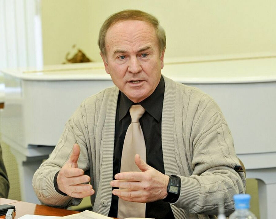 Профессор Игорь Гундаров.