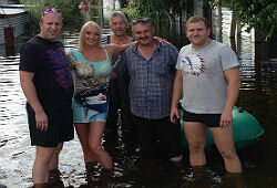 Волочкова устроила фотосессию на фоне наводнения в Приамурье