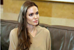 Турецкие СМИ: Анджелина Джоли умрет, если ей не пересадят печень