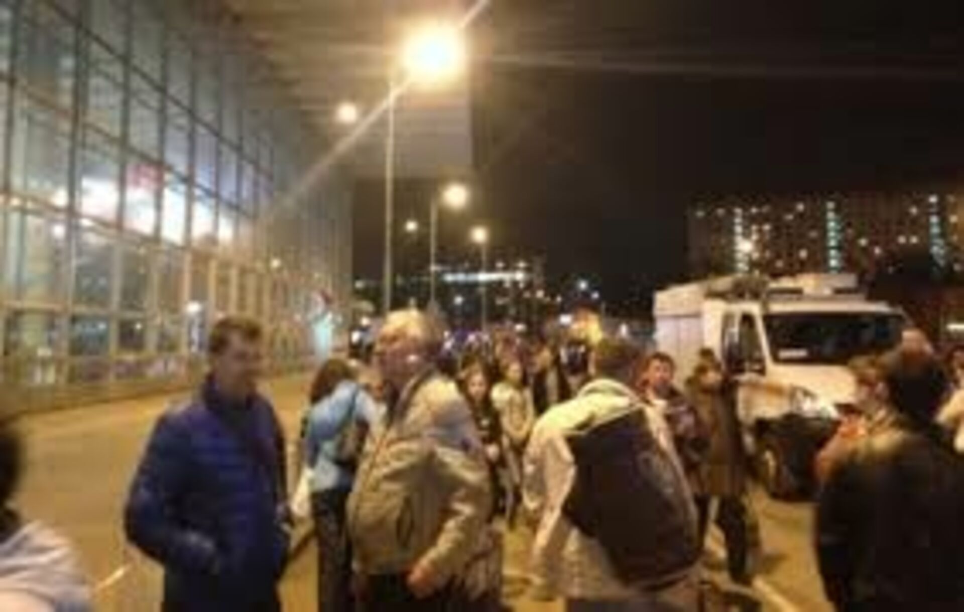 Идет ли эвакуация. Полиция Курского вокзала. Взрыв на Курском вокзале. Полиция Курский вокзал Москва. Эвакуация из вокзала.