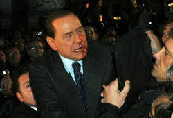 Напавший на Берлускони мужчина пройдет курс лечения в психиатрической клинике
