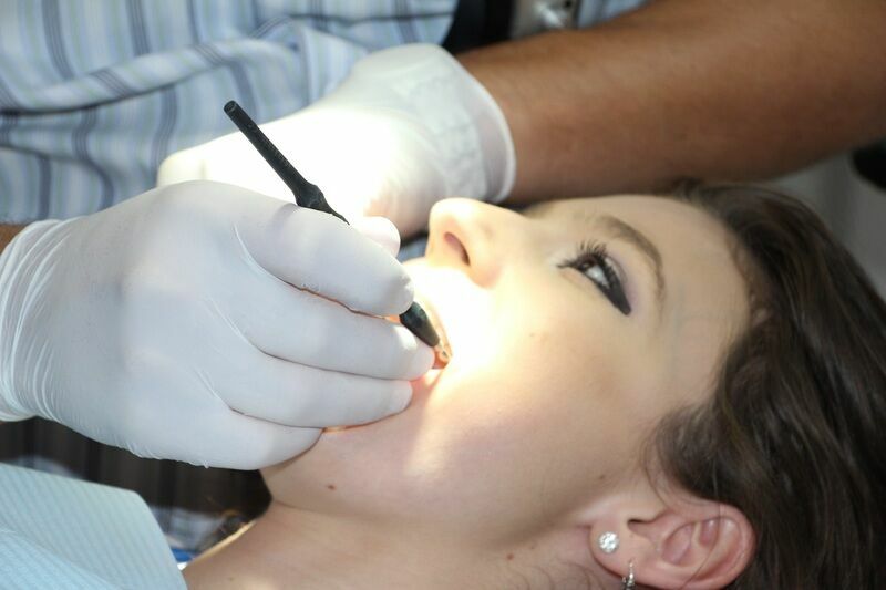 Медики рассказали о лечении зубов во время карантина