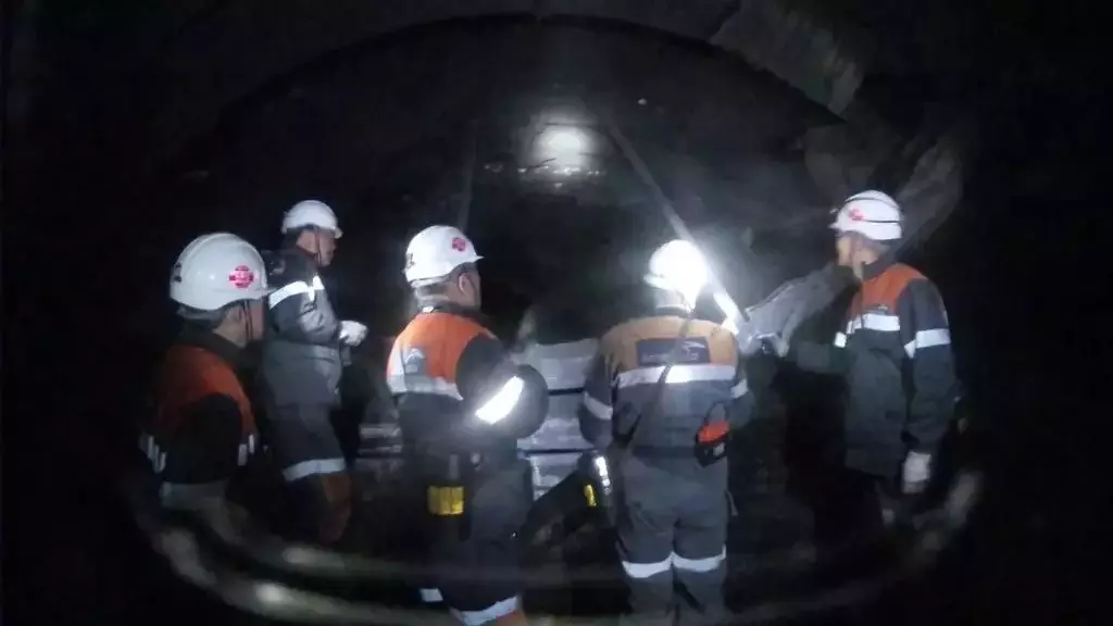 В Караганде при взрыве на шахте погибли 46 горняков