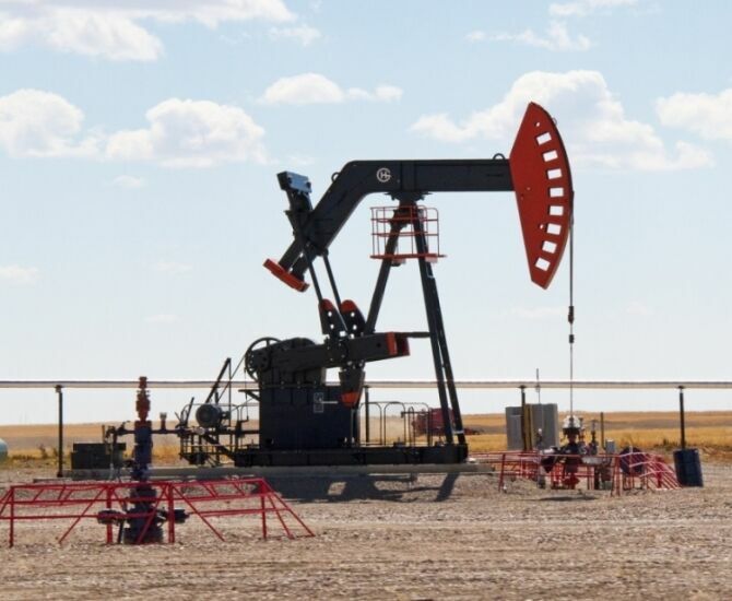 Цена на нефть опустилась ниже 46 долларов за баррель