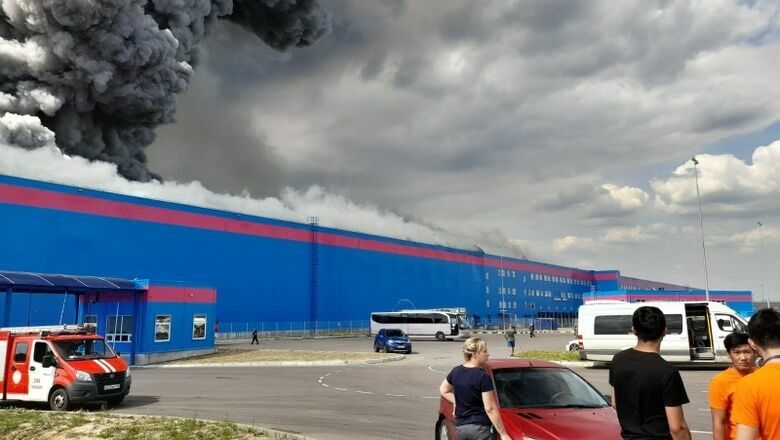 Уголовное дело возбудили после пожара на складе Ozon в Истре