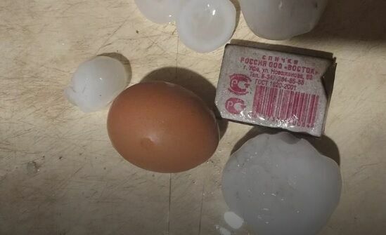 Град с куриное яйцо выпал в Красноярском крае