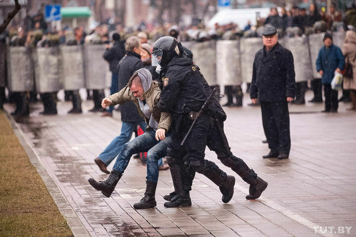 День Воли в Минске прошел по жесткому сценарию: задержаны сотни человек