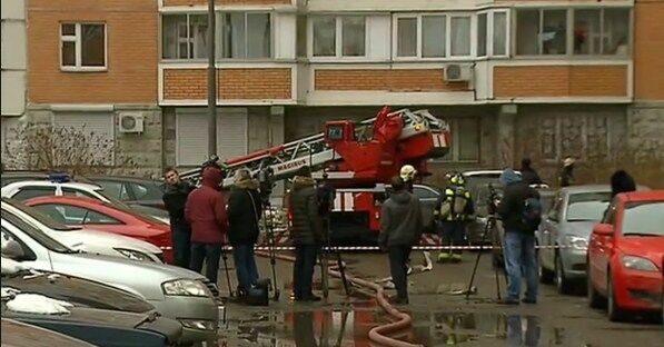 Москвич, державший в заложниках семью, выпрыгнул из окна (видео)