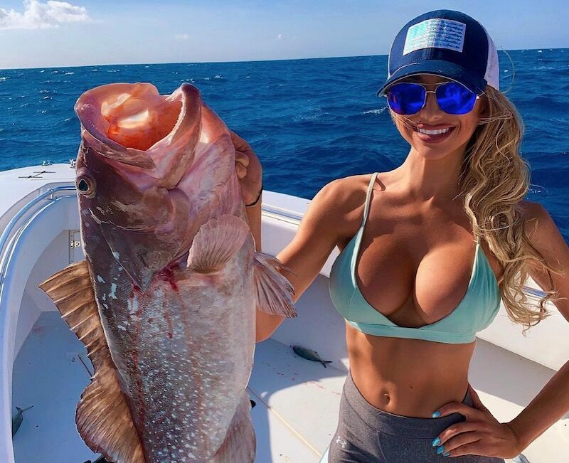 Эмили Ример стала звездой Инстаграм и самой сексуальной рыбачкой в мире