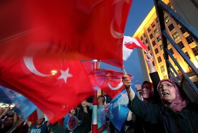 Правящая партия Турции в ходе выборов потеряла абсолютное большинство
