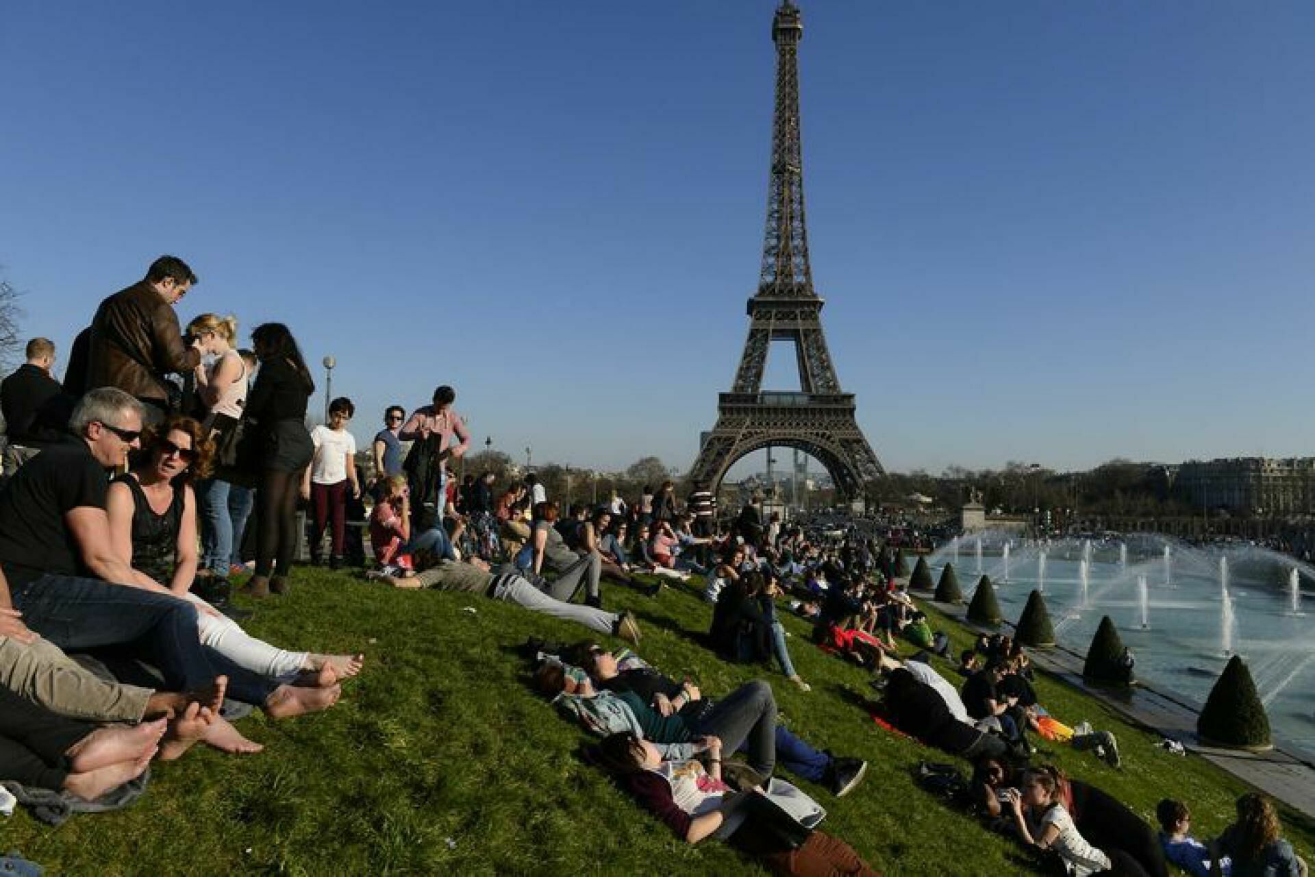 Франция ввела обязательные въездные тесты на ковид для путешественников из ЕС